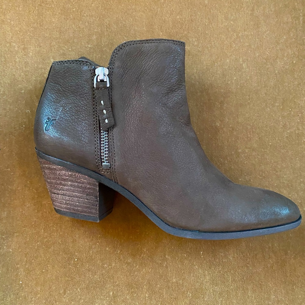 *BRAND NEW* FRYE ANKLE BOOTS